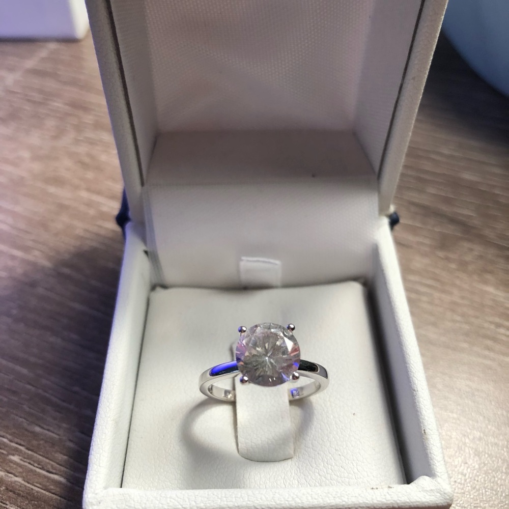 10K White gold ring